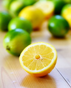 多喝柠檬水可以排结石吗,不想洗牙，经常喝柠檬水，能去除牙结石吗？